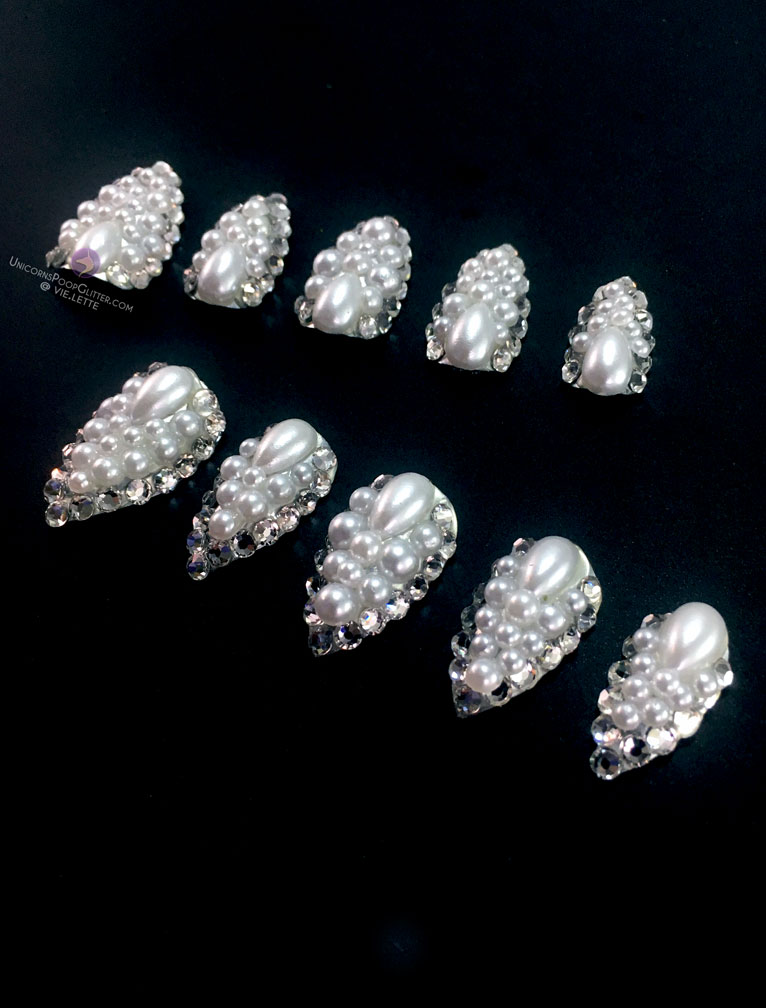 Pearls & Diamonds – Nails – Unicorns Poop Glitter